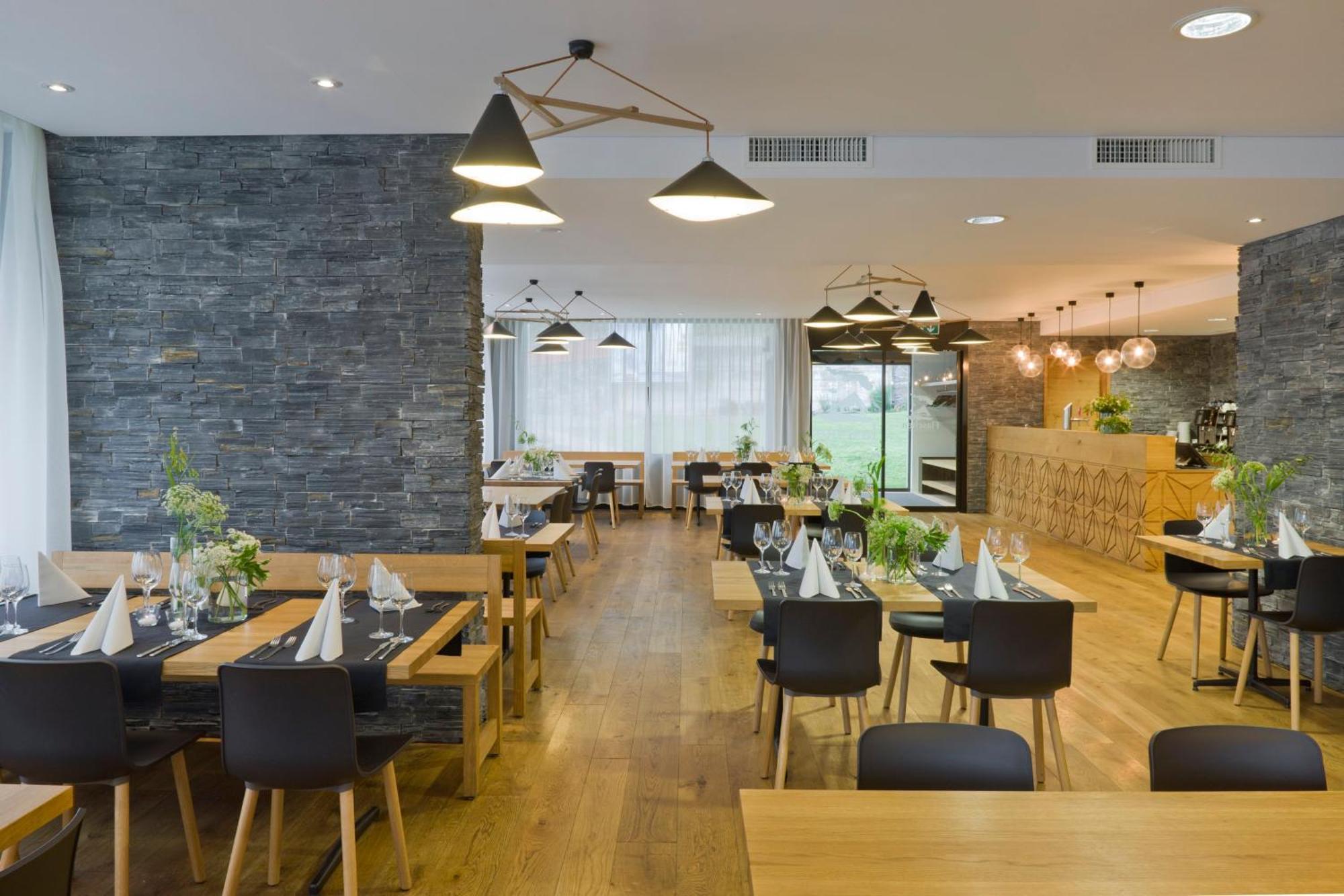 Hotel Restaurant Flaschen Albinen Exteriör bild