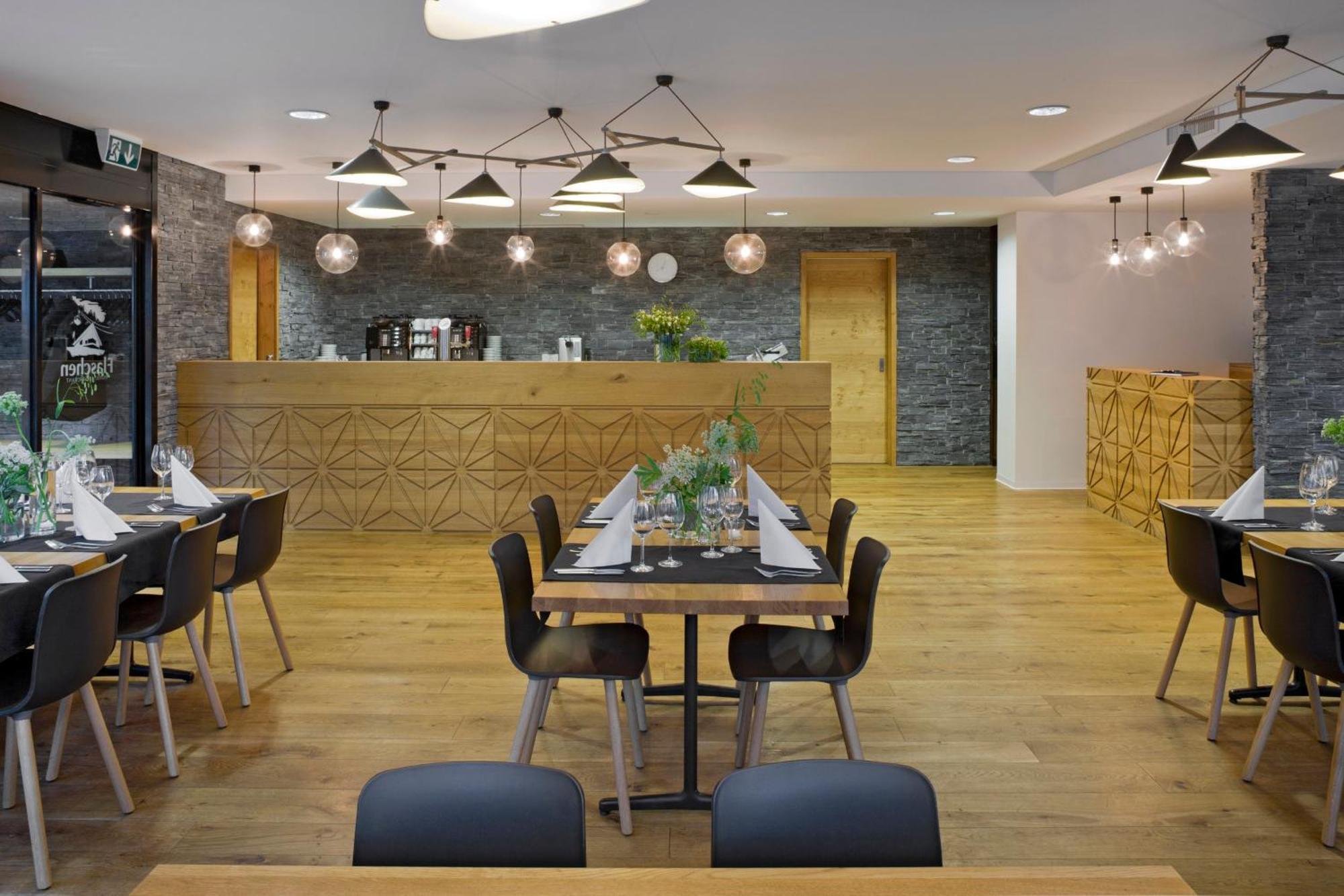 Hotel Restaurant Flaschen Albinen Exteriör bild